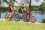 Kinder E-Bike - Familie - Wasser - Rad