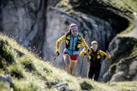 SPORT 2000 - Presseaussendung - 2018 - Bergmarathon - 2 Menschen am Berg 